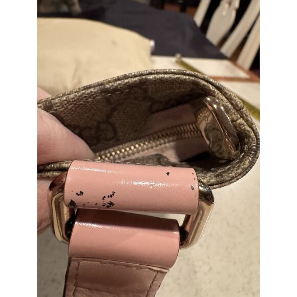 Gucci GG Supreme messenger bag with pink patent leather - Picture 14 of 15